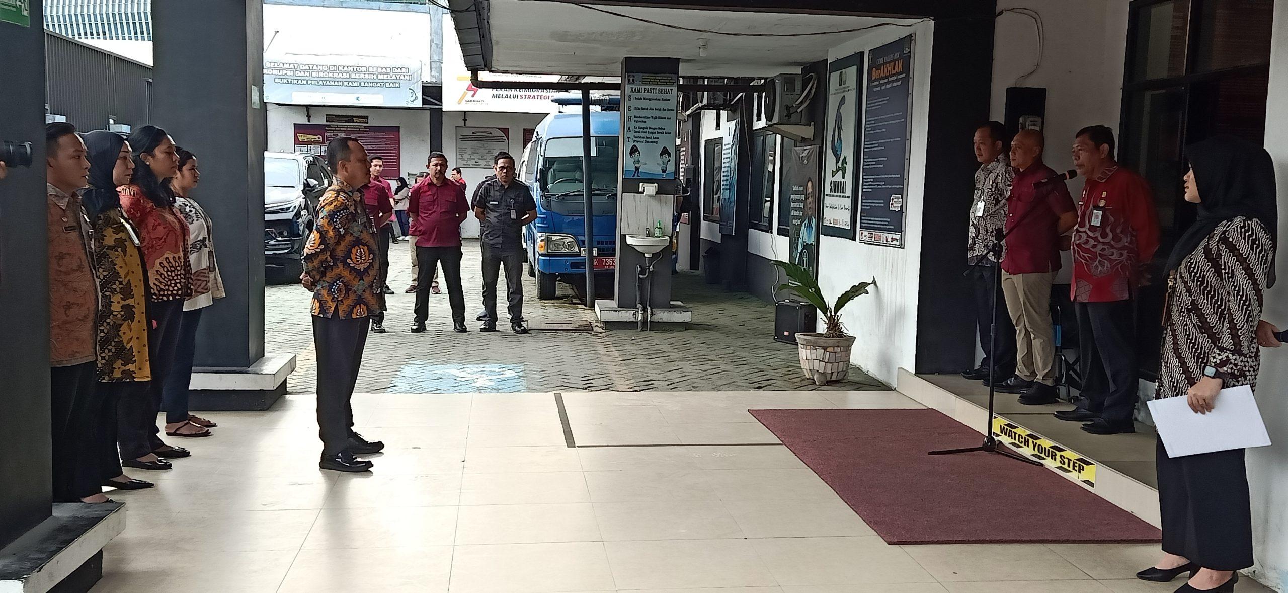 Kakanwil Kemenkumham Sumut Pimpin Apel Pagi dan Serahkan Sertifikat Pegawai Teladan Rudenim Medan